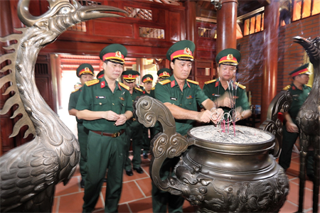Quân đoàn 4 kỷ niệm 130 năm Ngày sinh Chủ tịch Hồ Chí Minh