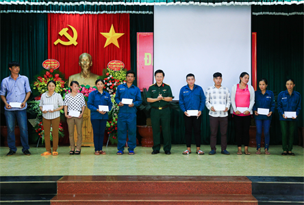 Ban Công đoàn Quốc phòng phối hợp tặng quà đoàn viên công đoàn Đoàn Kinh tế  – Quốc phòng 778