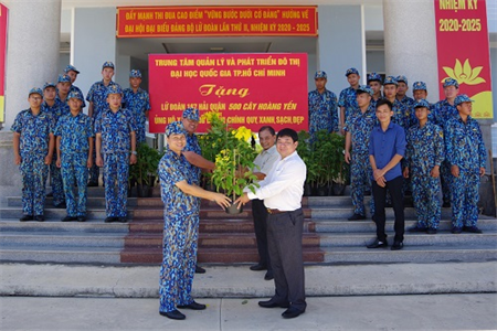 Lữ đoàn 167, Vùng 2 Hải quân tiếp nhận 500 cây xanh