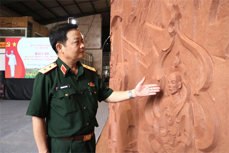 Bộ Tư lệnh Quân khu 7 thẩm định kết quả chỉnh sửa 2 bức phù điêu trước Tòa nhà Bộ Tư lệnh Quân khu