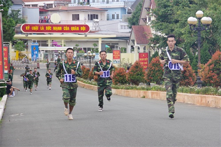 Kiểm tra điều lệnh, thể lực Sĩ quan, QNCN, CNVCQP năm 2020