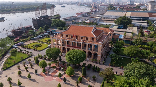 Nơi ghi dấu chân Người