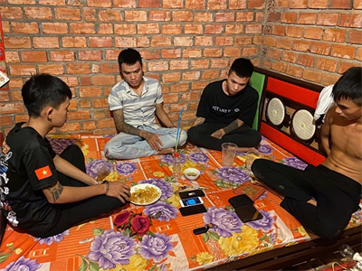 Đồn Biên phòng Tân Thành, Bình Thuận: Bắt quả tang 4 đối tượng tàng trữ, sử dụng ma túy
