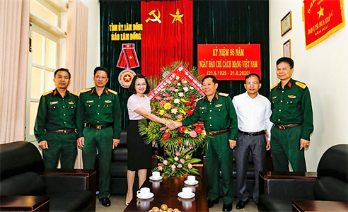 Học viện Lục quân thăm và chúc mừng Báo Lâm Đồng nhân ngày Báo chí Cách mạng Việt Nam