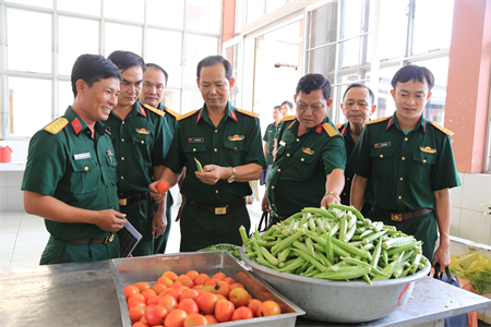 Kiểm tra công tác hậu cần Bộ Chỉ huy Quân sự tỉnh Long An