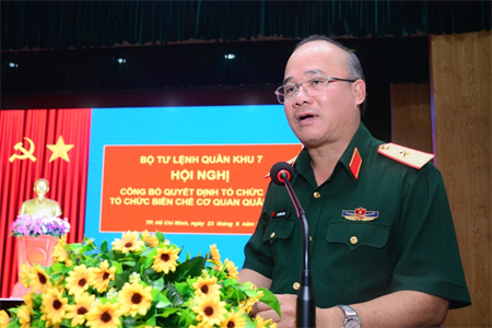 Công bố quyết định tổ chức lại tổ chức biên chế cơ quan Quân khu