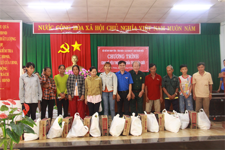 Tuổi trẻ Bình Phước sẻ chia yêu thương với vùng biên giới