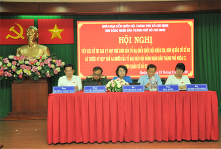 Đoàn đại biểu Quốc hội TP. Hồ Chí Minh tiếp xúc cử tri Quận 7 và huyện Nhà Bè