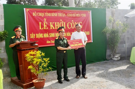 Bộ CHQS tỉnh Bình Thuận chăm lo đời sống cho bà con giáo dân