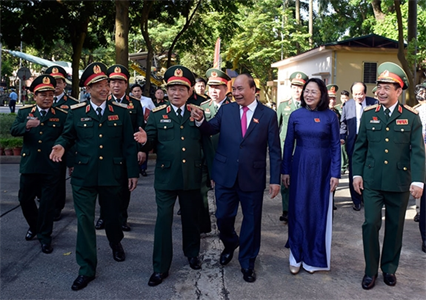 Thủ tướng Nguyễn Xuân Phúc tham quan Triển lãm thành tựu quân sự, quốc phòng