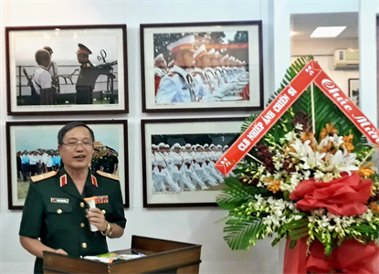 Khai mạc triển lãm ảnh “Góc nhìn người chiến sĩ”