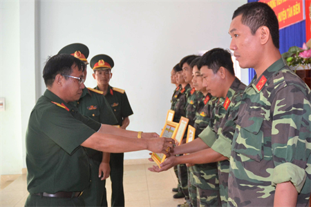 Thị xã Hòa Thành và huyện Tân Biên, tỉnh Tây Ninh hoàn thành tốt nhiệm vụ huấn luyện quân nhân dự bị