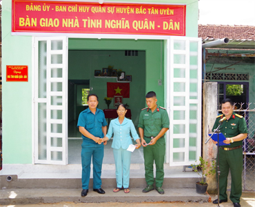 LLVT huyện Bắc Tân Uyên (Bình Dương) tặng nhà “Tình nghĩa quân - dân”