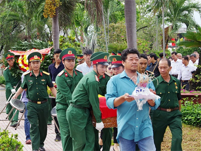 Tổ chức Lễ bàn giao, truy điệu và an táng hài cốt liệt sĩ