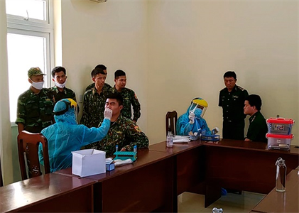Xét nghiệm sàng lọc Covid - 19 cho cán bộ, chiến sĩ biên phòng