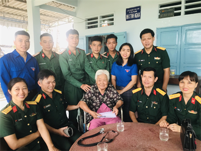 Bộ CHQS tỉnh BR – VT thăm, tặng quà đối tượng chính sách