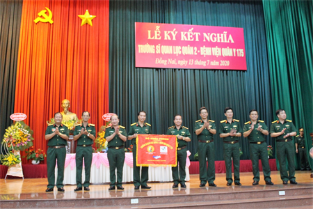 Trường Sĩ quan Lục quân 2 và Bệnh viện Quân y 175 ký kết nghĩa phối hợp hoạt động