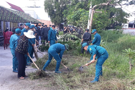 LLVT huyện Hóc Môn phối hợp ra quân tổng vệ sinh môi trường