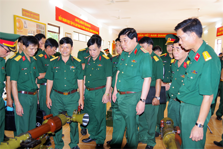 Tổng cục Công nghiệp Quốc phòng khảo sát trang bị tại Sư đoàn 5