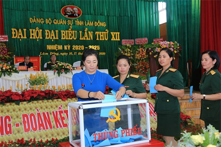 Đại tá Trần Văn Khương – Chính ủy Bộ CHQS tỉnh tái đắc cử Phó bí thư thường trực Đảng ủy Quân sự tỉnh nhiệm kỳ 2020 – 2025.