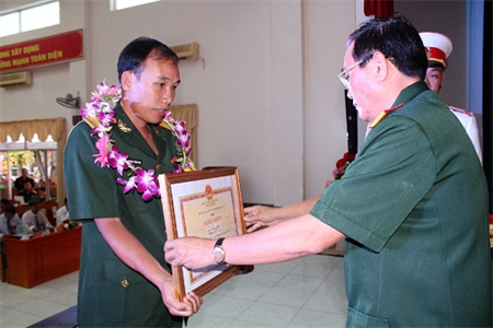 Thiếu tá Nguyễn Trung Hợp, 11 năm là chiến sĩ thi đua