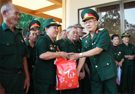 Hội Cựu chiến binh Thành phố Hồ Chí Minh dâng hương viếng liệt sĩ