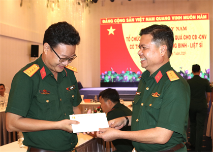 Công ty Tây Nam gặp mặt và tặng quà cho thân nhân gia đình thương binh, liệt sĩ