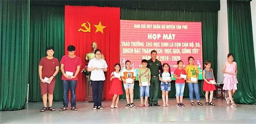 Ban CHQS huyện Tân Phú, Bộ CHQS tỉnh Đồng Nai tuyên dương con cán bộ học giỏi