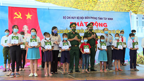 Nâng cao ý thức phòng, chống dịch cho người dân khu vực biên giới