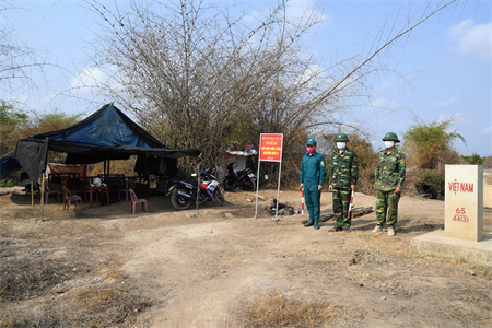LLVT huyện Lộc Ninh thực hiện hiệu quả nhiệm vụ phòng, chống Covid  – 19