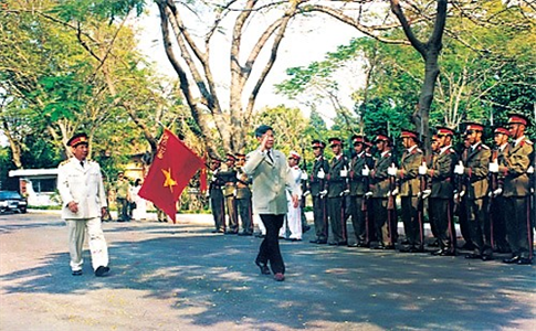 Thượng tướng Lê Khả Phiêu luôn quan tâm, theo dõi sự trưởng thành, lớn mạnh của LLVT Quân khu 7