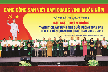 Phát huy sức mạnh tổng hợp xây dựng nền quốc phòng toàn dân trên địa bàn Quân khu 7 vững mạnh