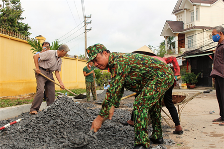 Lữ đoàn 26 làm công tác dân vận nơi địa bàn đóng quân