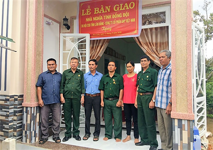 Tặng nhà nghĩa tình đồng đội cho cựu chiến binh ở huyện Bảo Lâm, tỉnh Lâm Đồng