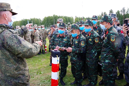 Đội tuyển hóa học nhanh chóng làm quen, nắm chắc điều kiện thi đấu chính thức