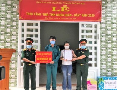 Ban CHQS thành phố Bà Rịa, Bộ CHQS tỉnh BR-VT bàn giao nhà “Tình nghĩa quân – dân”
