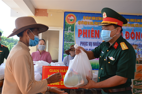 Bộ CHQS tỉnh Bà Rịa - Vũng Tàu: “Phiên chợ 0 đồng” phục vụ Nhân dân có hoàn cảnh khó khăn