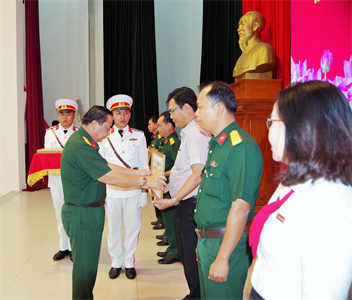 Bộ CHQS tỉnh Long An trao giải cuộc thi tìm hiểu truyền thống LLVT tỉnh năm 2020