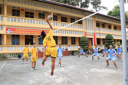 Đoàn Cơ sở Cục Chính trị giao lưu bóng chuyền