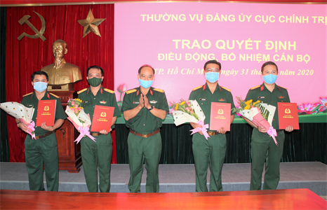 Cục Chính trị Quân khu 7 trao quyết định điều động, bổ nhiệm cán bộ