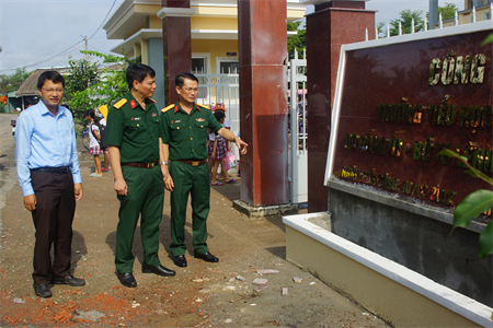 Kiểm tra tiến độ thi công các công trình xã Bình Hòa Nam