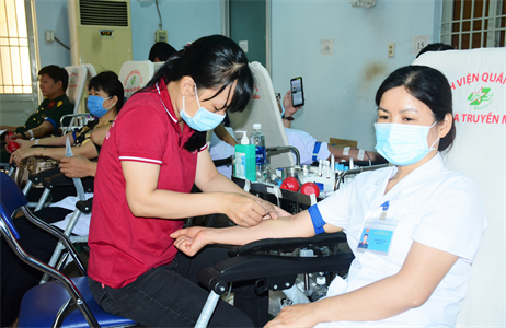 Cán bộ, nhân viên Bệnh viện 7B hiến máu tình nguyện