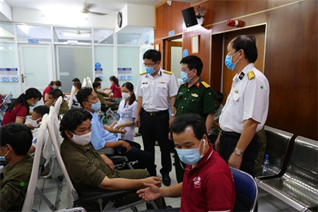 400 cán bộ, đoàn viên công đoàn Tổng Công ty Tân Cảng Sài Gòn hiến máu nhân đạo