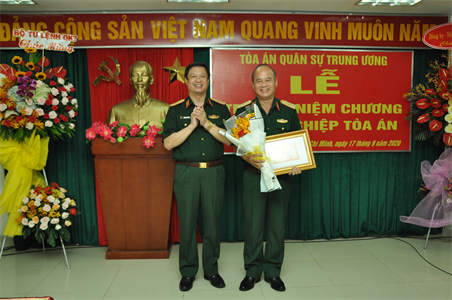 Tòa án Quân sự Trung ương trao tặng kỷ niệm chương “Vì sự nghiệp Tòa án”