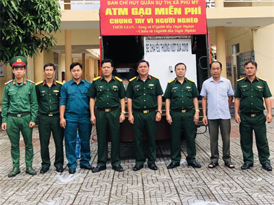 Ban CHQS thị xã Phú Mỹ, Bộ CHQS tỉnh BR-VT, ATM gạo miễn phí hỗ trợ người nghèo