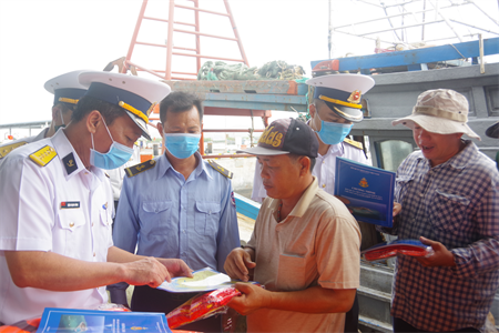 Vùng 2 Hải quân triển khai hoạt động “làm điểm tựa cho ngư dân vươn khơi, bám biển” tại Vũng Tàu