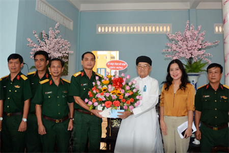 Bộ CHQS tỉnh Tây Ninh chúc mừng Hội thánh Cao Đài Tây Ninh nhân Đại lễ Hội Yến Diêu Trì Cung