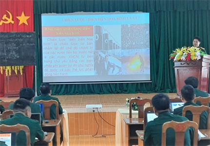 LLVT huyện Côn Đảo thi giảng bài chính trị giỏi