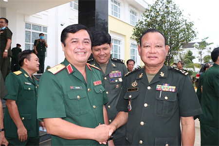 Trao kinh phí của Chính phủ Việt Nam hỗ trợ nước bạn Campuchia