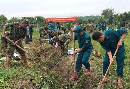 Trung đoàn Gia Định chung tay xây dựng nông thôn mới